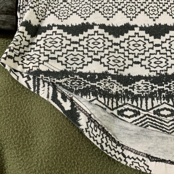 Roxy long sleeve/3/4 sleeve printed shirt.  Size medium. - Picture 4 of 8